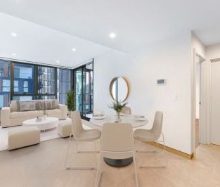 Modern One-Bedroom Apartment Above Mall '88' Offering Ultimate Conv... - Photo 6