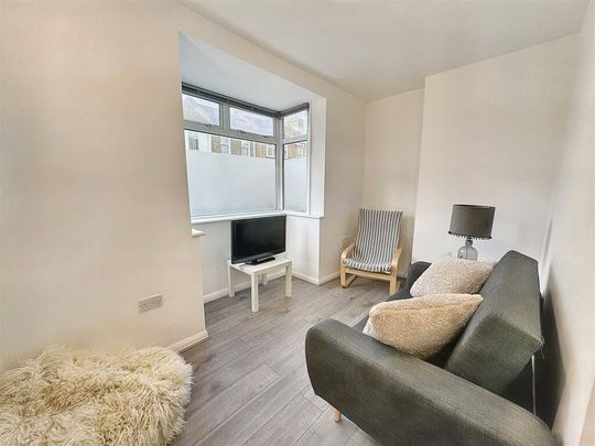 3 Bed End Terrace, White Road, E15 - Photo 1