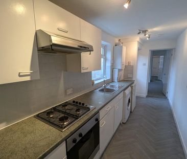 2 bedroom end of terrace house to rent - Photo 6