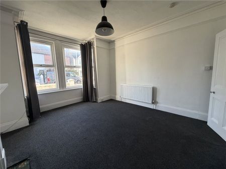 3 bedroom house to rent Ham Road, Worthing, BN11 - Photo 3
