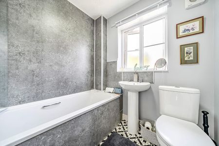 Manor House Close, Montgomery - Photo 5