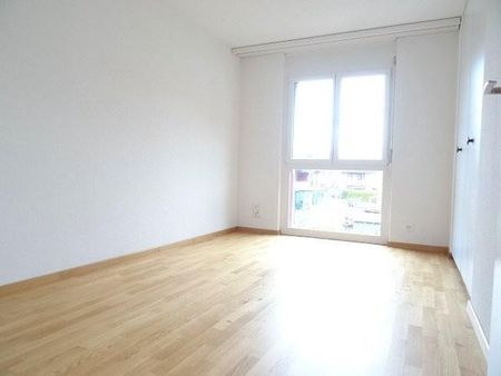 Moderne 4.5-ZW im 1. OG (ohne Lift) à 99 m² - Foto 3