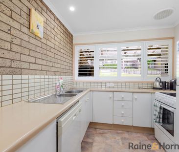 FURNISHED TWO BEDROOM TOWNHOUSE WITH OCEAN VIEWS - Photo 4