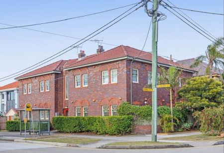 Beautifully Presented Apartment in Popular North Bondi - Photo 5