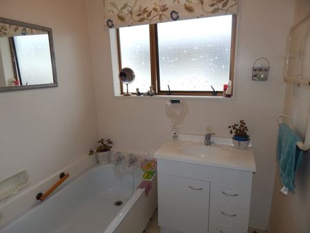 Super Central Location Handy to Everything - Photo 5