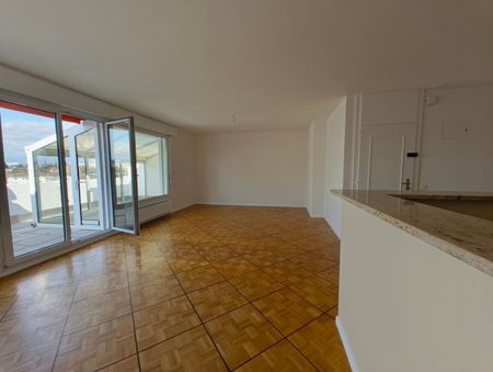 Charming through apartment in attic, with 2 terraces - Photo 2