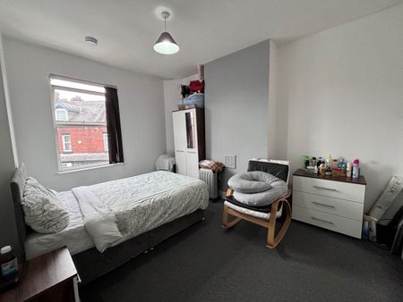 Mitford Place (room 2), Armley, Leeds - Photo 4