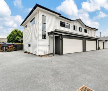 Welcome to Unit 5, 13 Perth Street – a beautifully designed townhou... - Photo 2