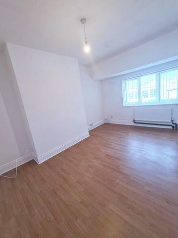 3 bedroom flat to rent - Photo 3