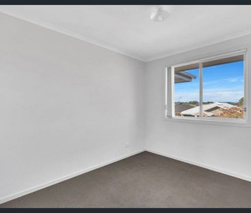 21 Centenary Circuit, Andrews Farm, SA 5114 - Photo 5