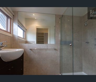 Charming Montmorency Townhouse with Modern Comforts - Photo 6