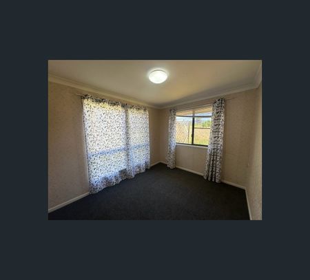 2/72 Wine Drive, Wilsonton Heights, Qld 4350 - Photo 3