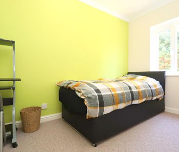 2 bedroom end of terrace house to rent - Photo 3