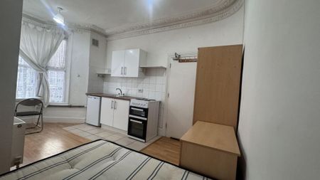 Studio to rent - Photo 2