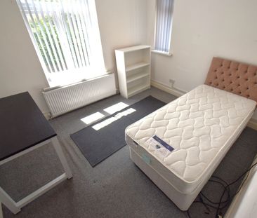 4 Bed Flat, Station Road, HA2 - Photo 3