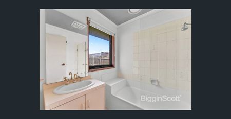 Family Living in Prime Keysborough Location - Photo 4