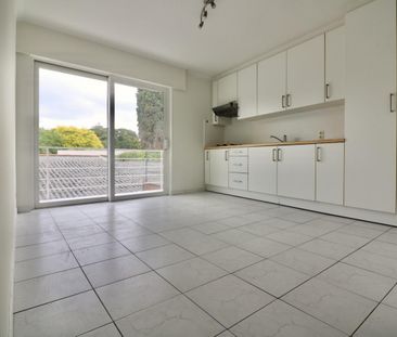 Lichtrijk appartement met 1 slpk, terras en garage* voor 720 EUR/mnd - Photo 4