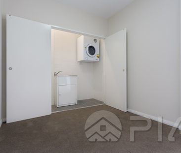 One bedroom apartment with Study - Photo 4