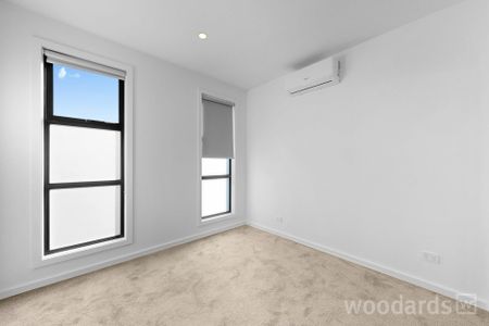 Stylish Family Home in Prime Heidelberg West Location - Photo 3