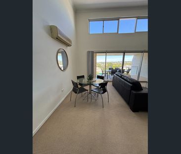 STYLISH FULLY FURNISHED 2 BEDROOM TOP FLOOR APARTMENT WITH OCEAN VIEWS - Photo 2