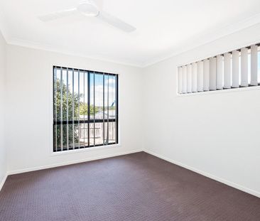 MODERN FOUR BEDROOM HOME WITH LARGE YARD - Photo 2