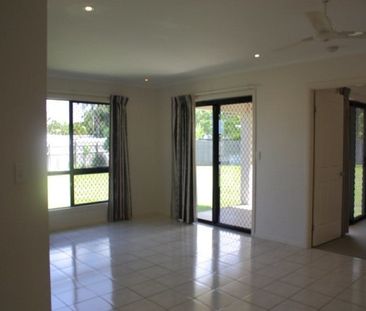 Spacious Four Bedroom Family Home with Large Yard in Kelso - Photo 6