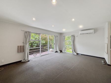 Welcome home to 2/145 Ohariu Road - Photo 2