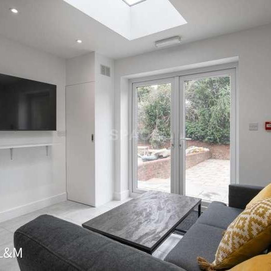 Grange Avenue, Reading, Berkshire, RG6 - Photo 1