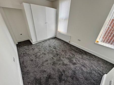 4 bedroom terraced house to rent - Photo 2