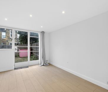 Dorchester Grove, London, W4 2LD - Photo 1