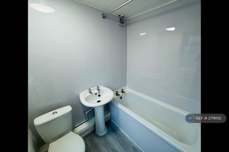 2 bedroom end of terrace house to rent - Photo 5