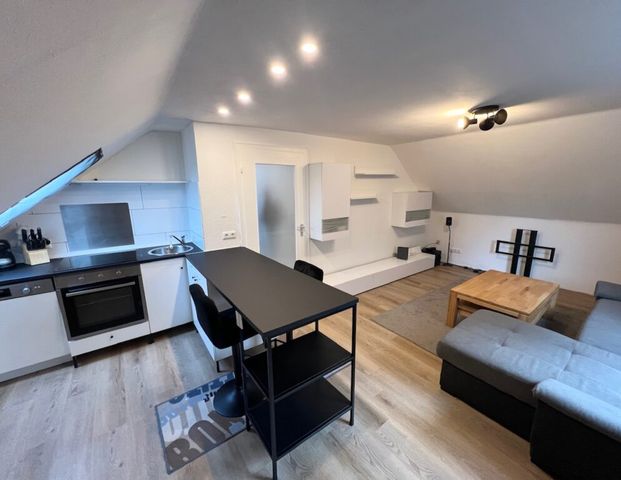 Modernisierte 2-Zimmer-Dachgeschosswohnung im Herzen von Brück! - Foto 1