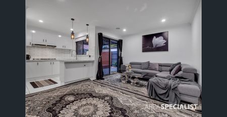 ✨ 3-Bedroom Home in the Heart of Hampton Park! - Photo 2