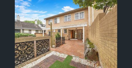 Three Bedroom Alfresco Townhouse - Photo 3