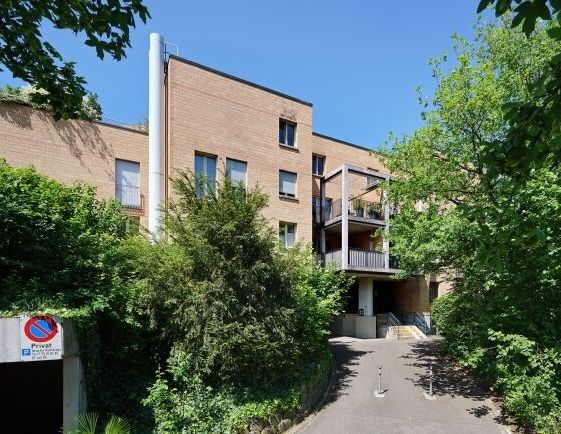 In a green environment with garden seating - Photo 1