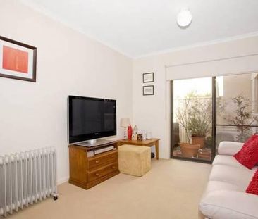30 Lincoln Mews, Kensington VIC 3031 - Photo 3