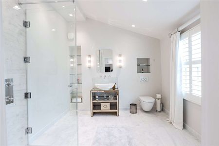 A beautifully refurbished house set in this prime Belgravia location - Photo 2