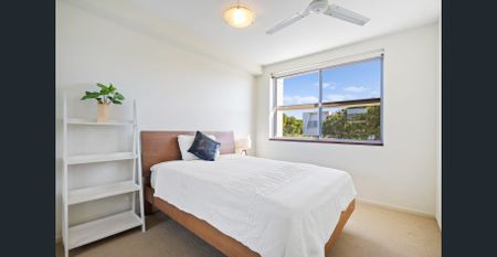 Coastal living, one bedroom furnished apartment - Photo 5