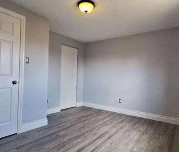 For Lease - 2192 Bridge Road, Oakville, Ontario - Photo 2