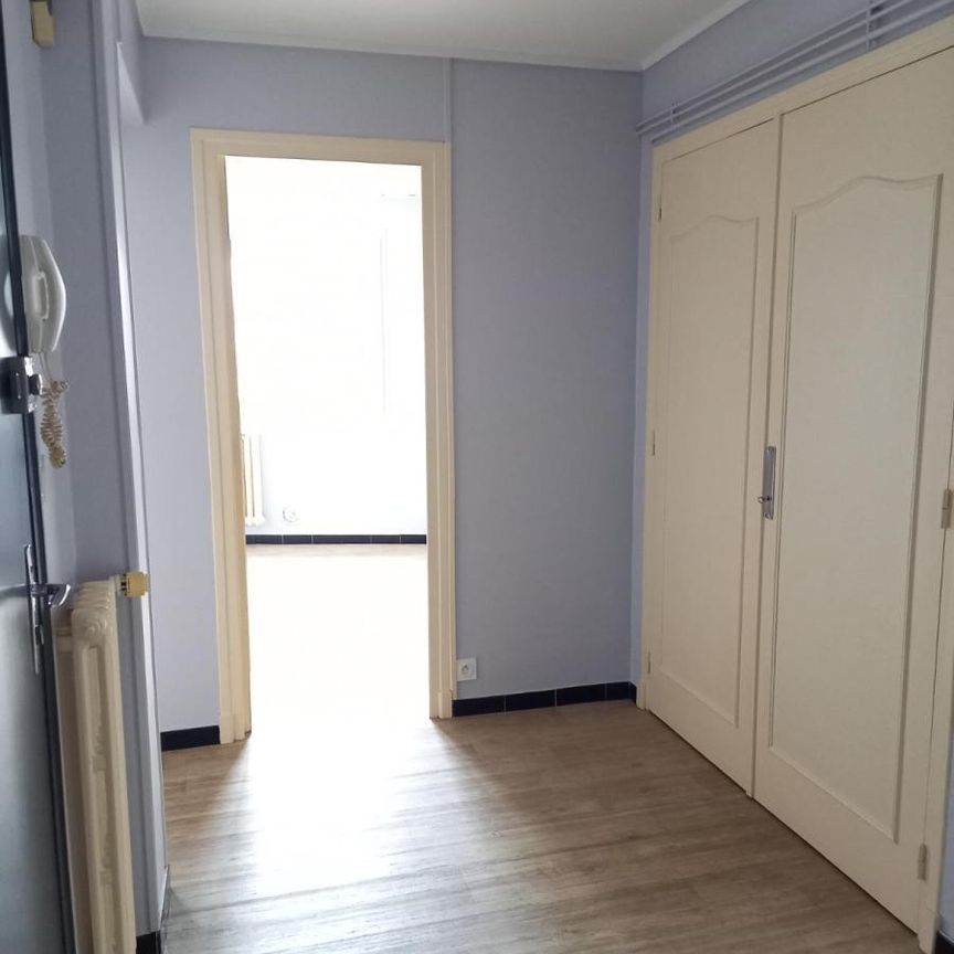 Appartement F2 en Très bon état locatif à VICHY (proche lycée et hôpital) - Photo 1
