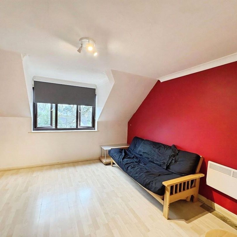 Brooklyn Road, Woking, Surrey, GU22 7US - Photo 1