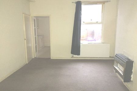 5 Bed Semi-Detached House, St Andrews Road, L4 - Photo 2