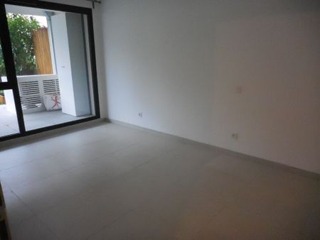 Appartement 3 pièces 62m2 MARSEILLE 12EME 1 242 euros - Photo 3