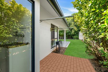 BRIGHT, SPACIOUS & EFFORTLESSLY COMFORTABLE LIVING IN MT SHERIDAN - Photo 5