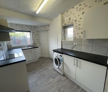 2 bedroom terraced house to rent - Photo 4