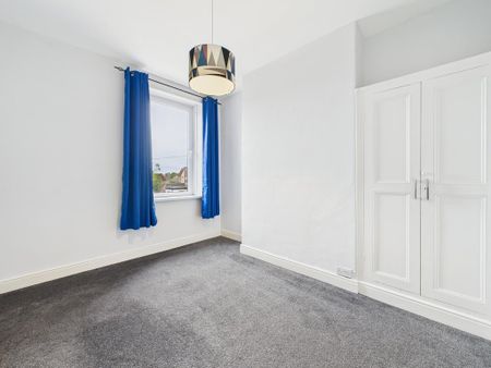 3 bedroom flat to rent - Photo 3