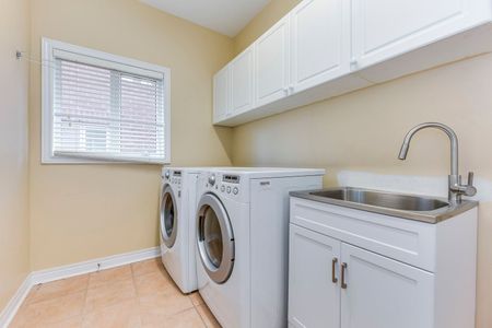 For Lease - 2591 North Ridge Trail, Oakville, Ontario - Photo 2