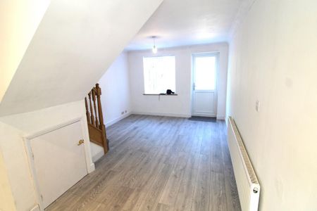 2 bedroom terraced house to rent - Photo 2