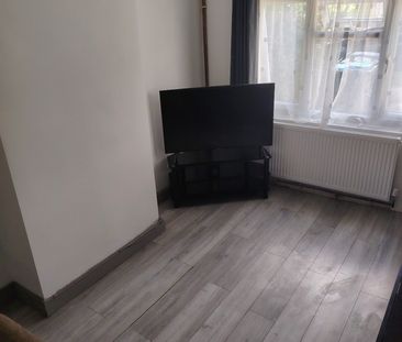 Room in a Shared House, Norbury Avenue, CR7 - Photo 1