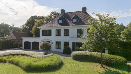 Karaktervolle villa met zwembad op een perceel van 2.585m² - Photo 4